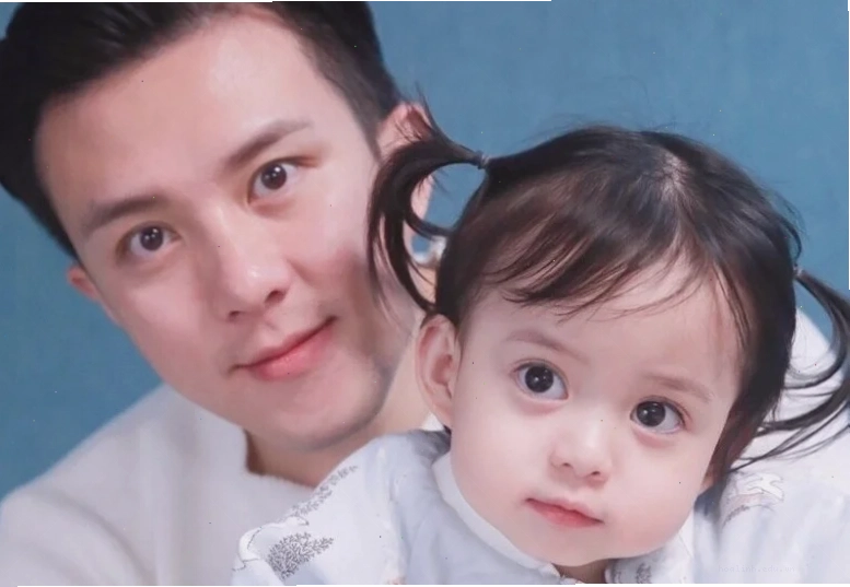 con gái mắt to phong cách đáng yêu