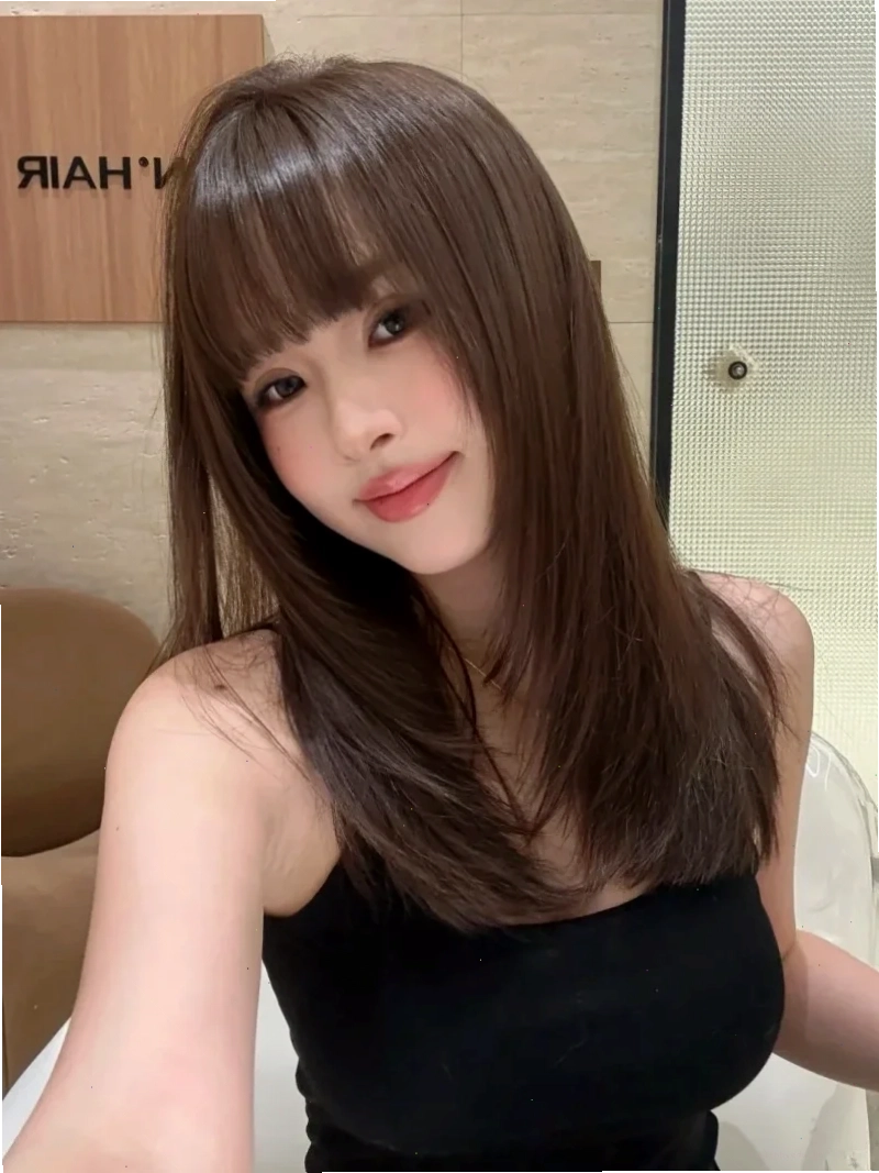 con gái mặt to tròn