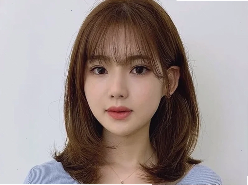 con gái mặt to tròn