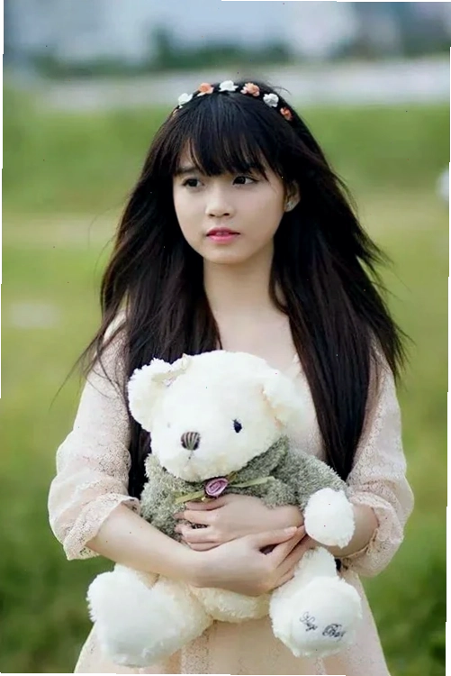 con gái mặt to tròn