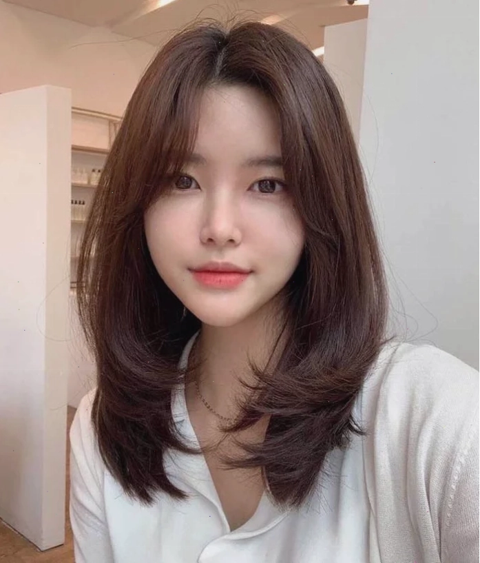 con gái mặt to tròn
