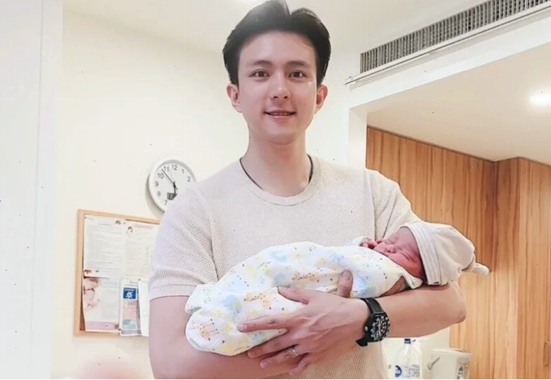 con gái mắt to trong khu vườn