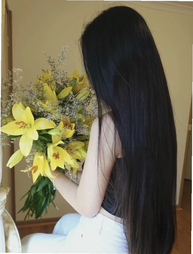 con gái tóc dài phong cách dạo phố