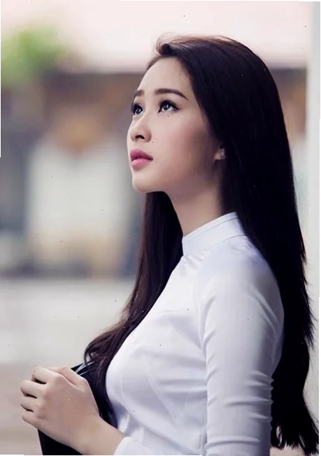 con gái tóc dài suôn mượt