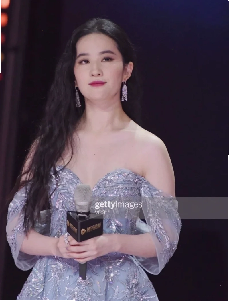con gái vai to cuốn hút