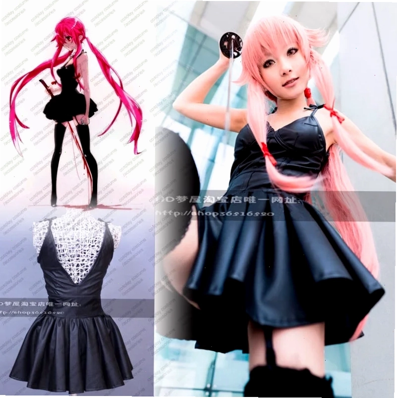 cosplay gái anime sân thượng chiều muộn váy đen đỏ nổi bật trong gió