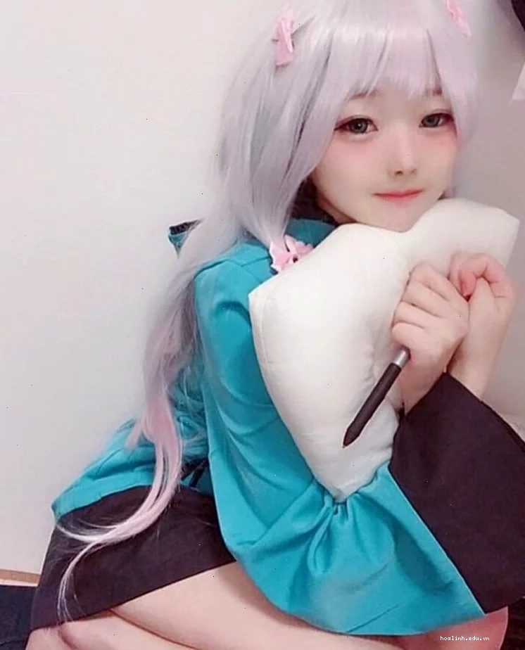 cosplay gái anime tai thú váy hồng cầu kỳ hóa thành nhân vật hoạt hình Nhật duyên dáng