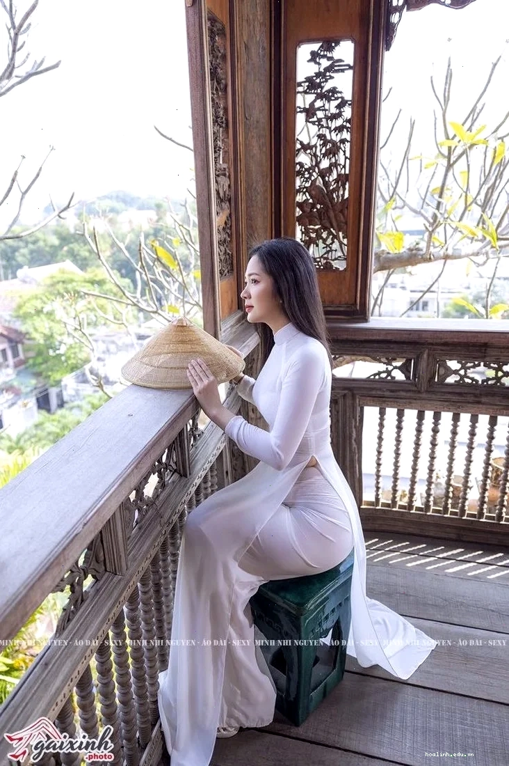Áo dài hoa rơi Duyên dáng cùng áo dài hoa rơi