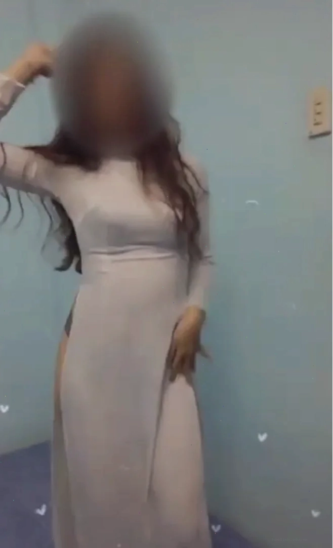 Cuốn hút không phô trương em gái không mặc áo lót cuốn hút