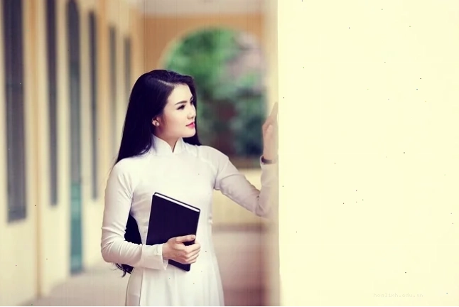 em gái mặc áo dài chụp nghệ thuật