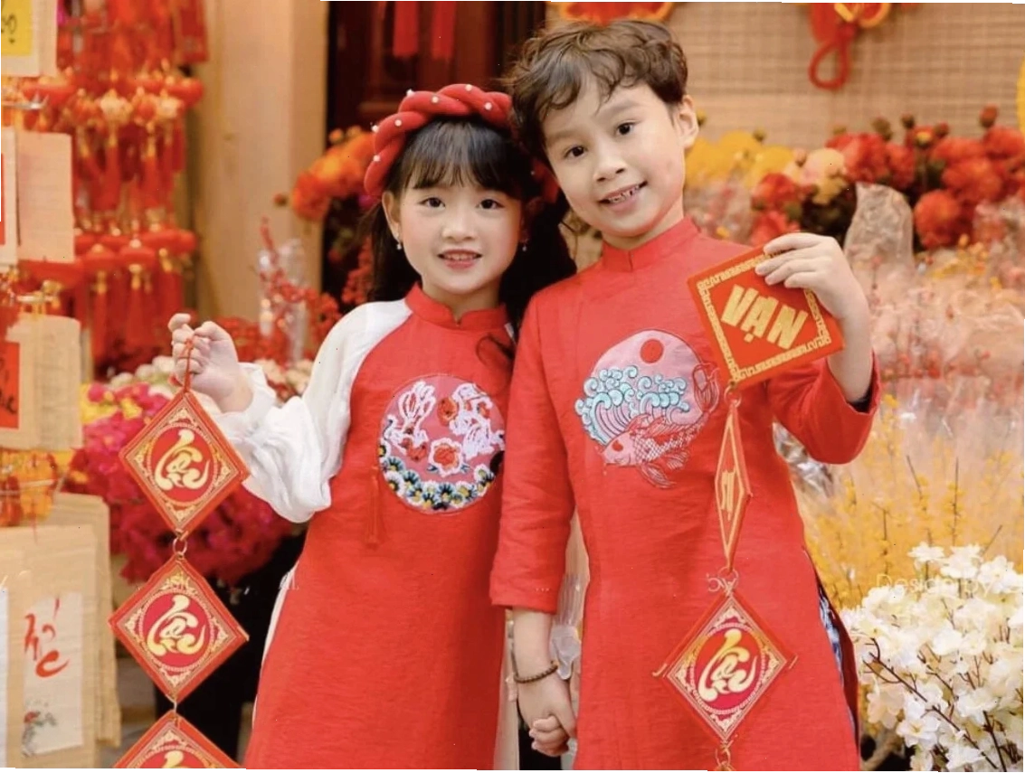 em gái mặc áo dài dịu dàng