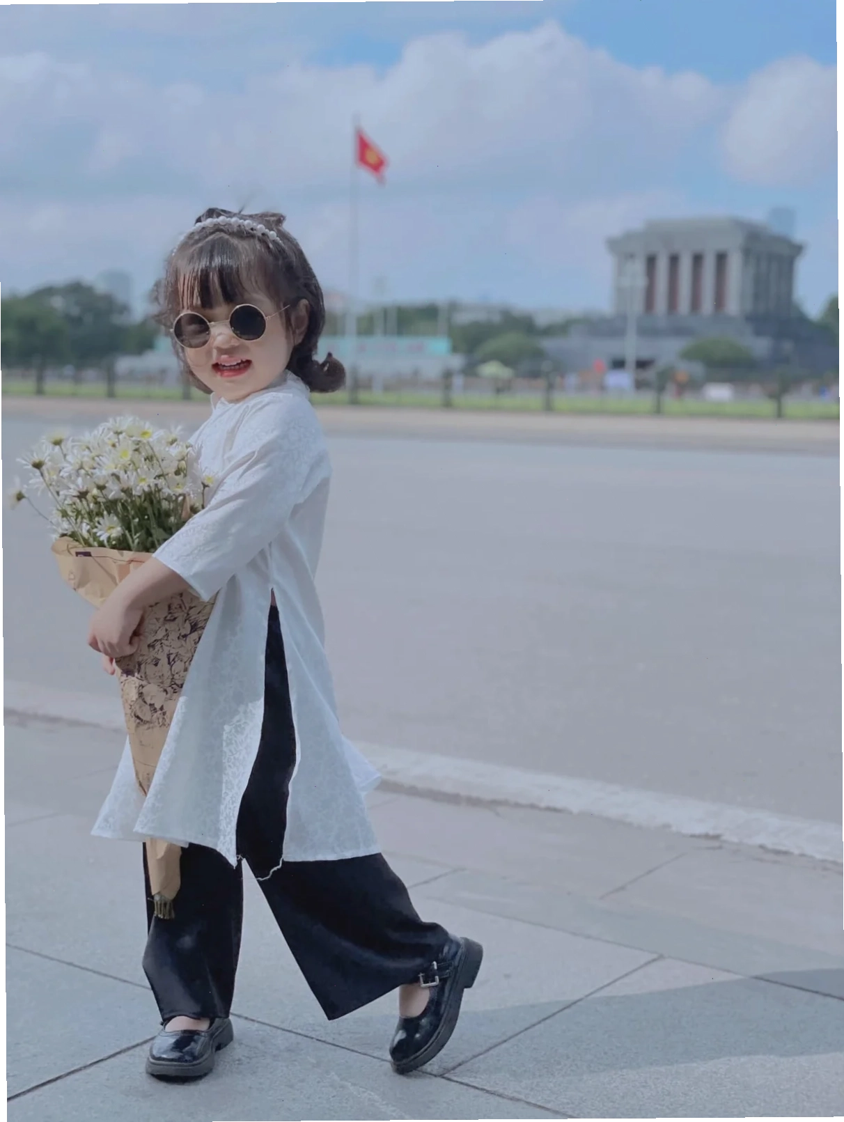 em gái mặc áo dài gam màu pastel