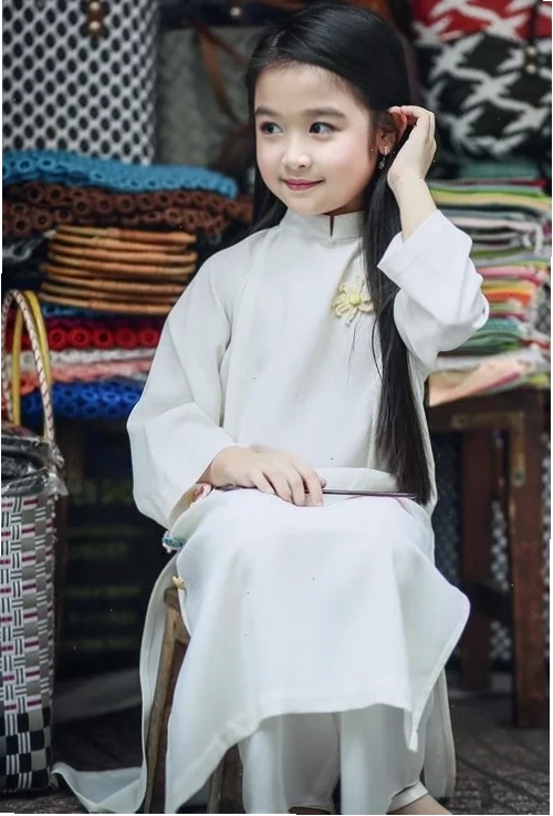 em gái mặc áo dài làm tóc xinh