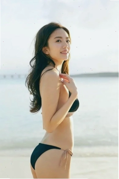 em gái mặc bikini siêu nhỏ