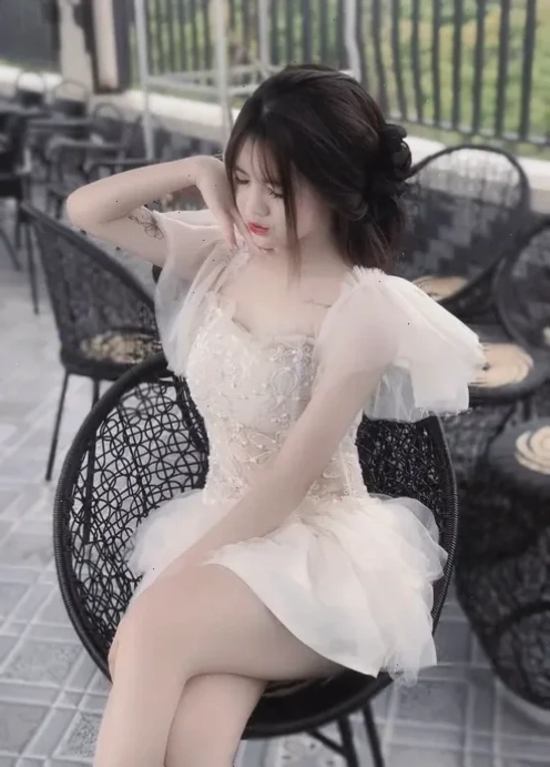 em gái mặc váy ngắn sáng em gái mặc váy ngắn tỏa sáng