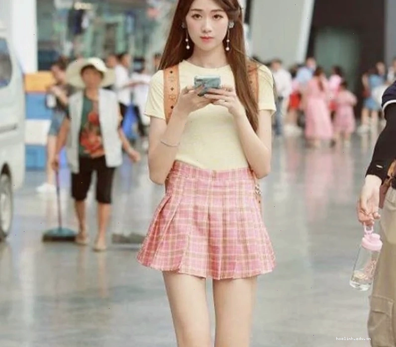 em gái mặc váy ngắn xanh em gái mặc váy ngắn xanh dương