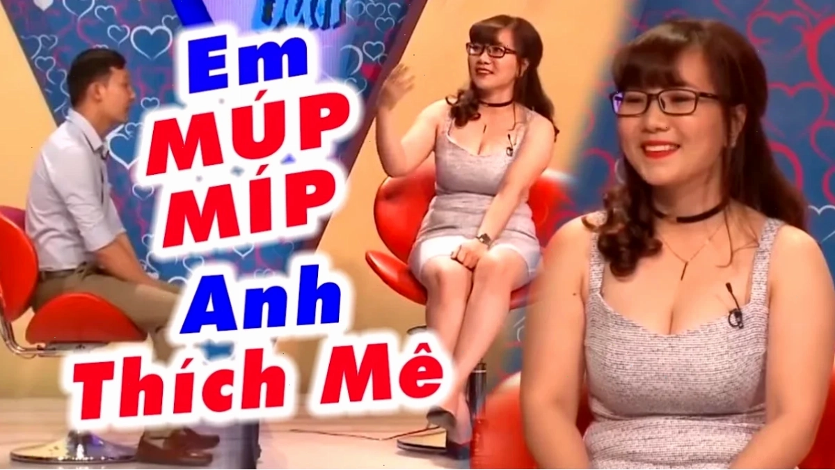 em gái múp khoe dáng