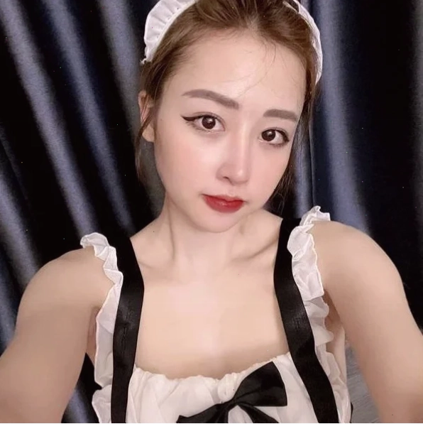 em gái múp năng động