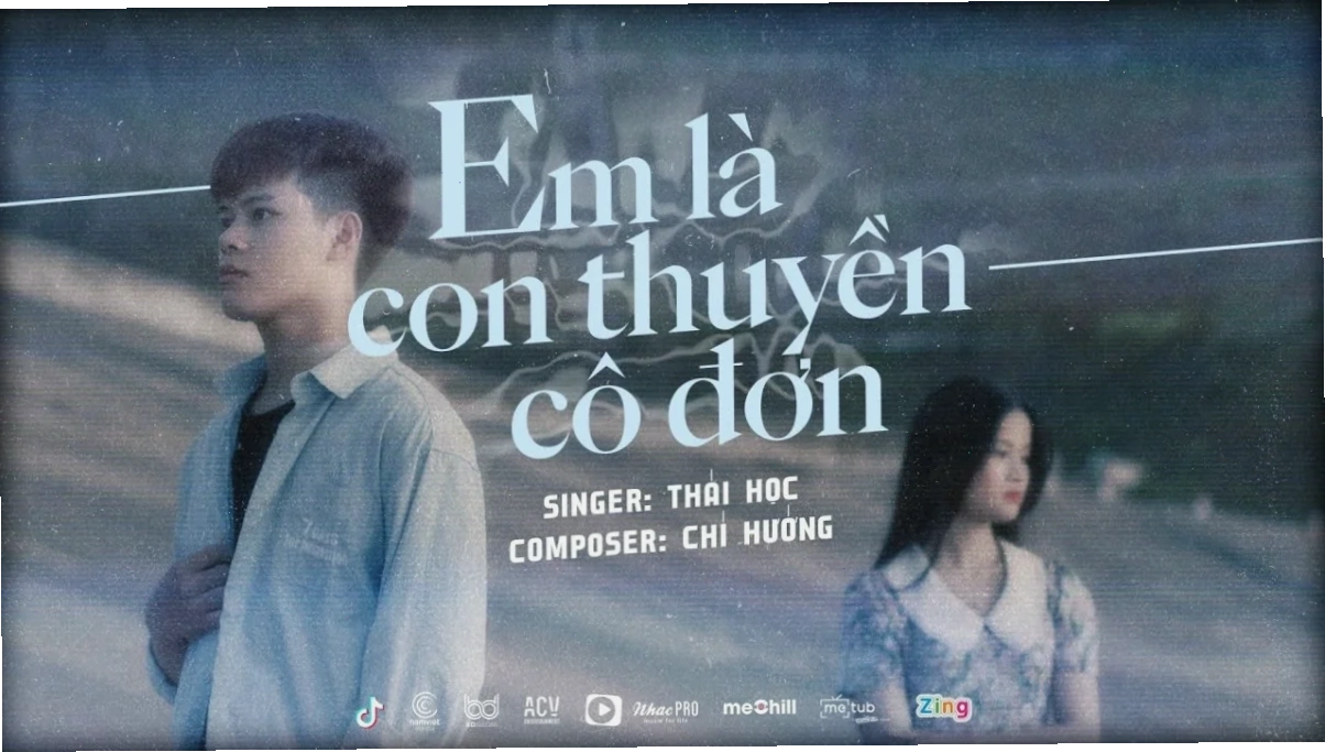 em là cô gái mặc áo đen thu hút