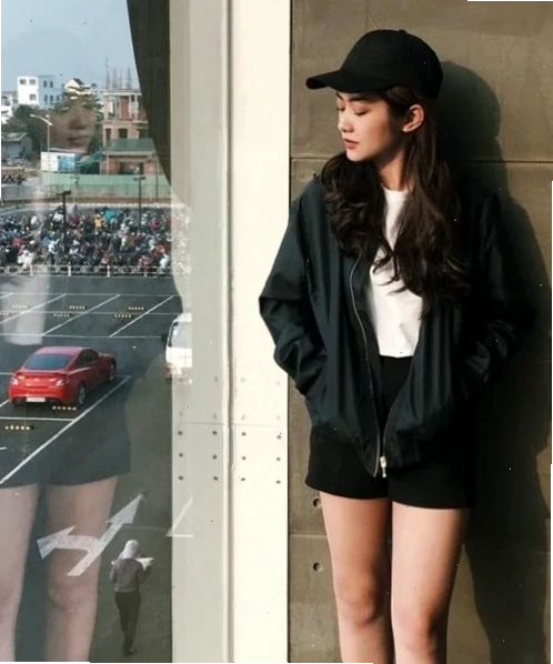 em là cô gái mặc áo đen trong tiệc tối