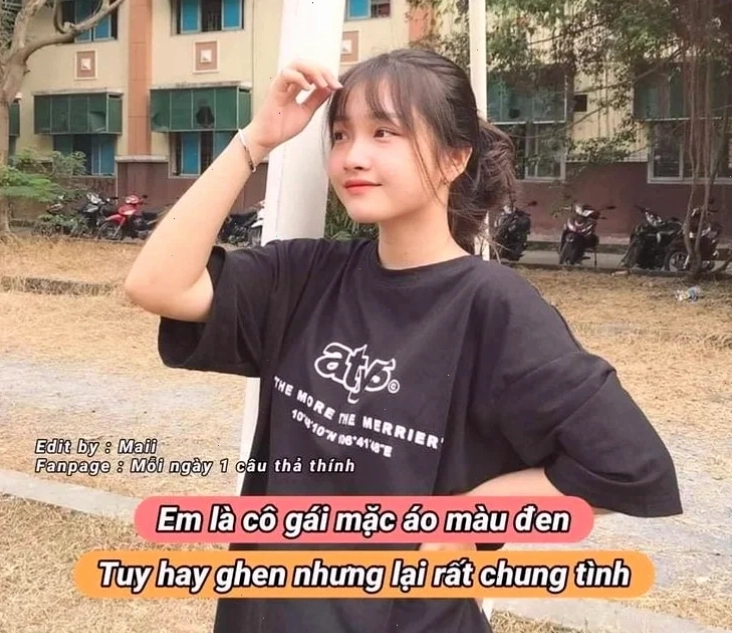 em là cô gái mặc áo đen với phong cách tối giản