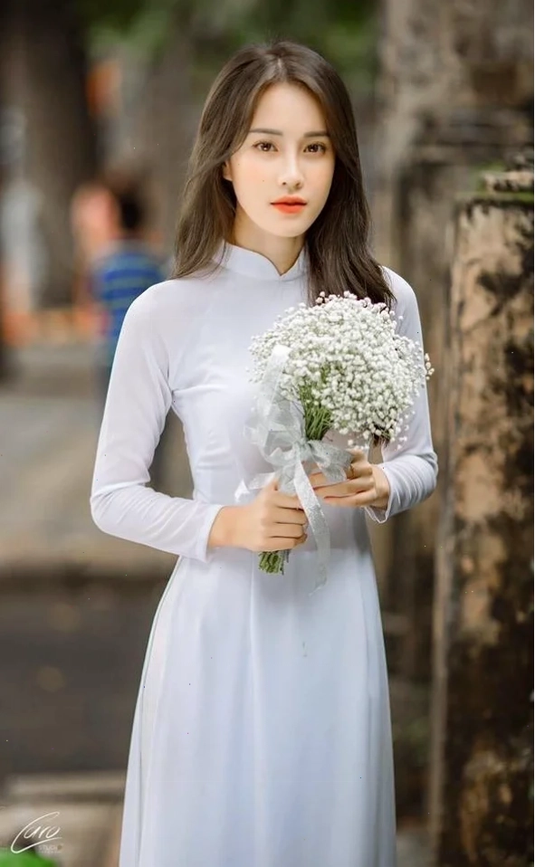 em là cô gái mặc áo trắng dịu dàng