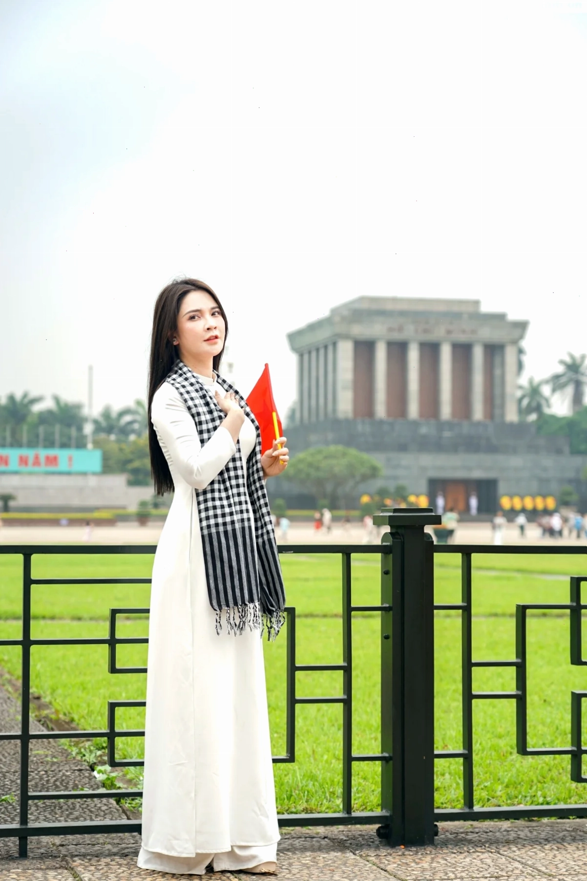 em là cô gái mặc áo trắng tinh tế