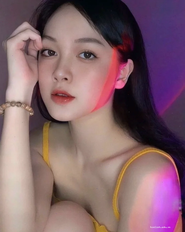 Gái 2k sexy chụp ảnh dưới nắng