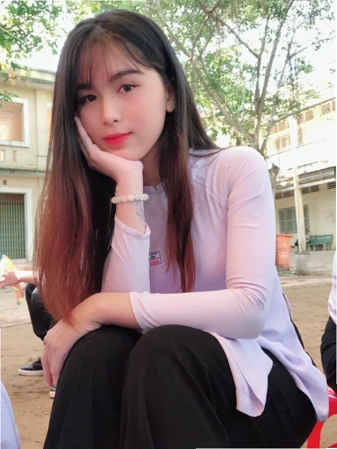 Gái 2k sexy chụp cận mặt