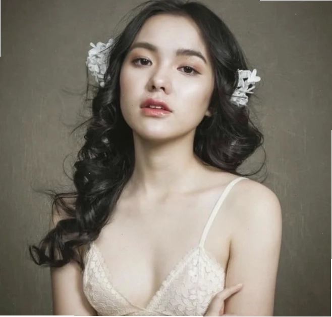 Gái 2k sexy đọc sách