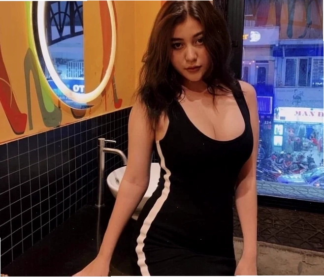 Gái 2k sexy ngắm nhìn xa xăm