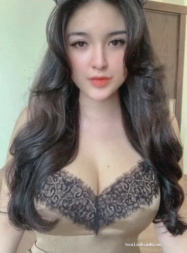 Gái 2k sexy với hoa biển