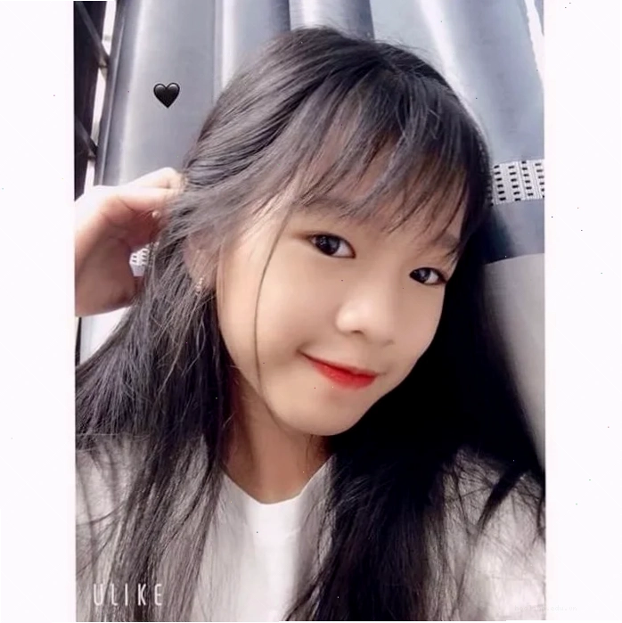 Gái 2k8 đeo khẩu trang