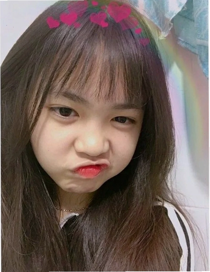 Gái 2k8 ngồi ghế