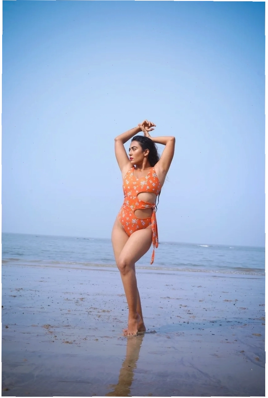 gái ấn độ bikini quyến rũ