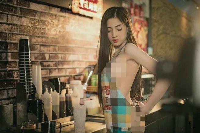 Tự tin trước ống kính Gái ăn mặc hở tạo dáng