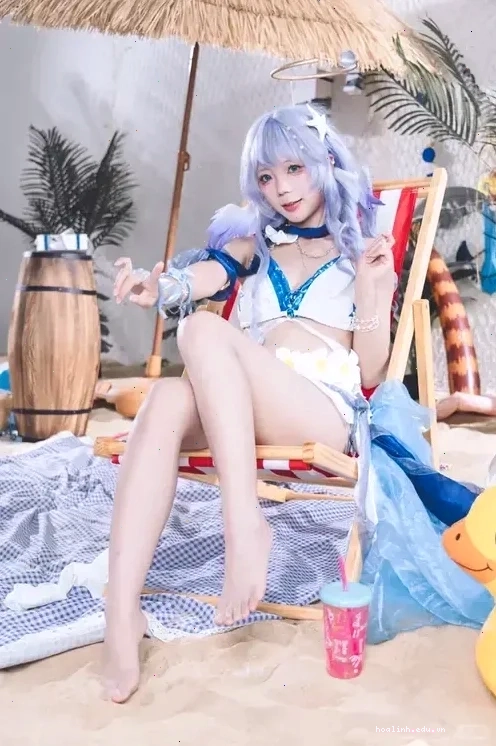 gái anime mặc bikini quyến luyến