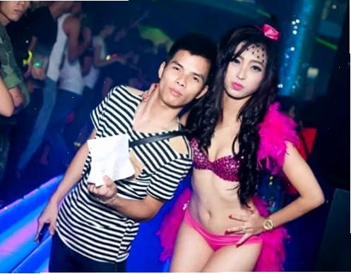 gái bar sexy tỏa sáng