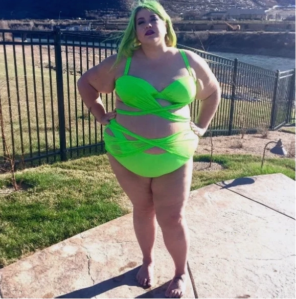 gái béo mặc bikini váy hoa nhí