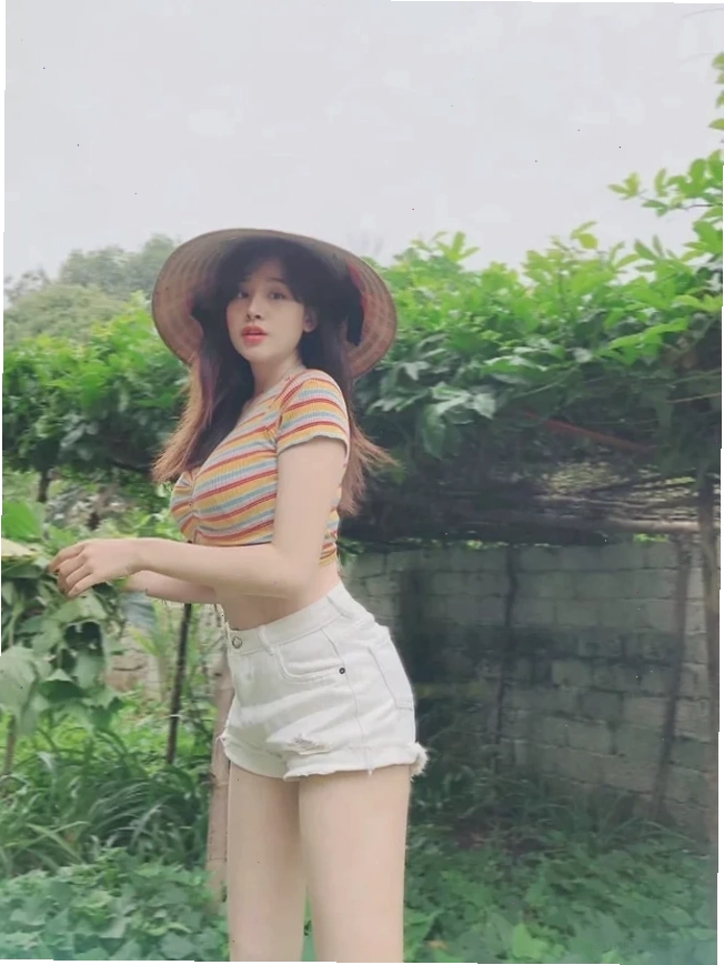 gái bưởi to khoe làn da trắng