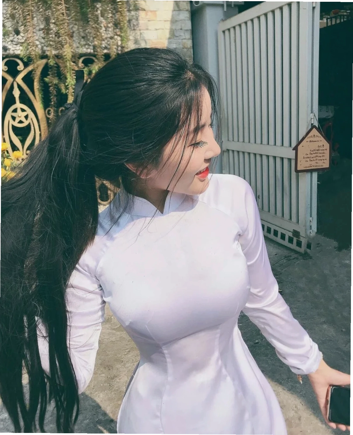gái cấp 3 sexy cẩn trọng