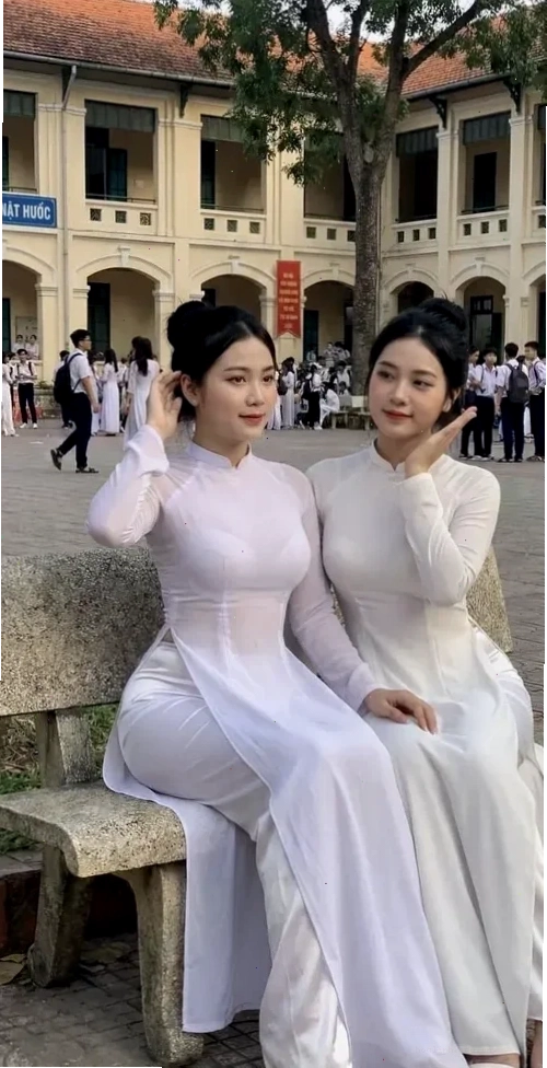 gái cấp 3 sexy năng động