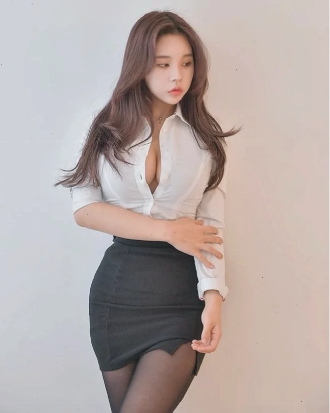 gái công sở sexy mặc váy đen