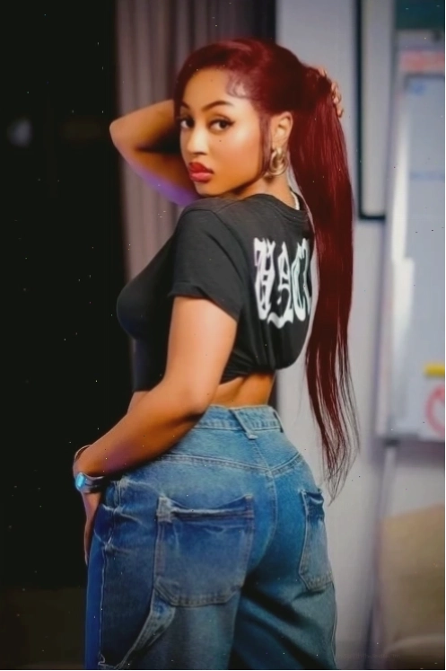 gái da đen sexy tập thể thao