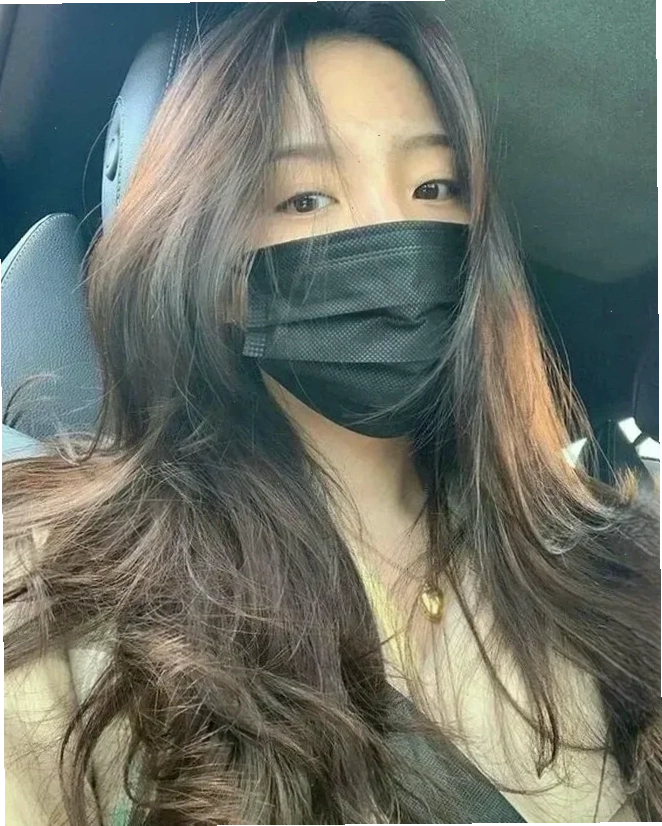 gái đeo khẩu trang đời sống