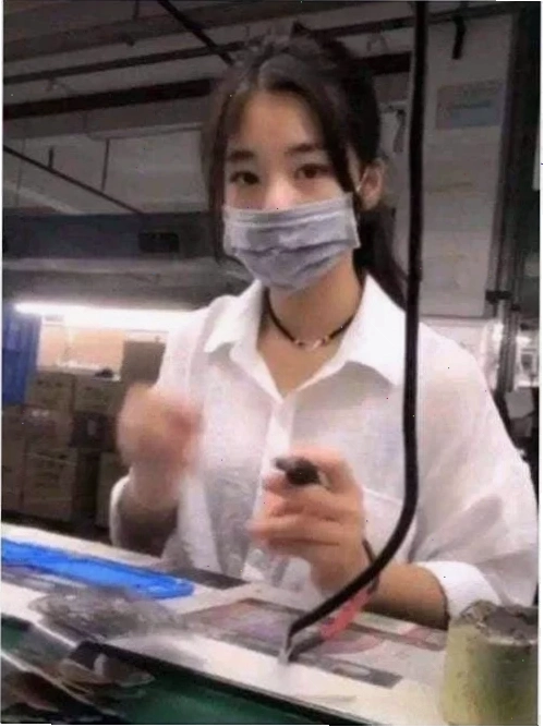 gái đeo khẩu trang lan tỏa