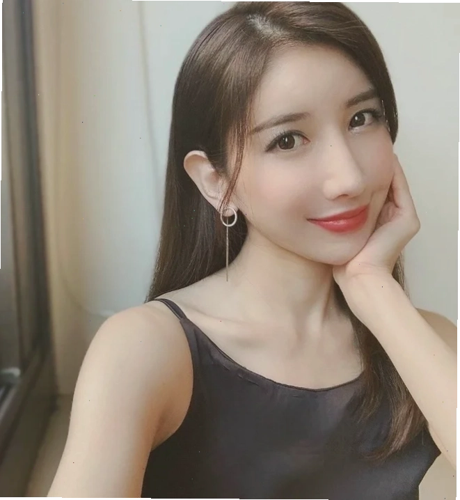 gái đeo khẩu trang văn minh
