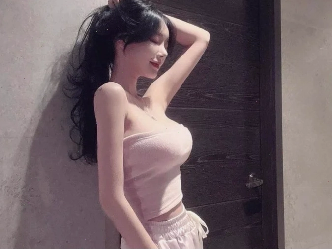 gái đẹp hàng to Gái đẹp hàng to thu hút