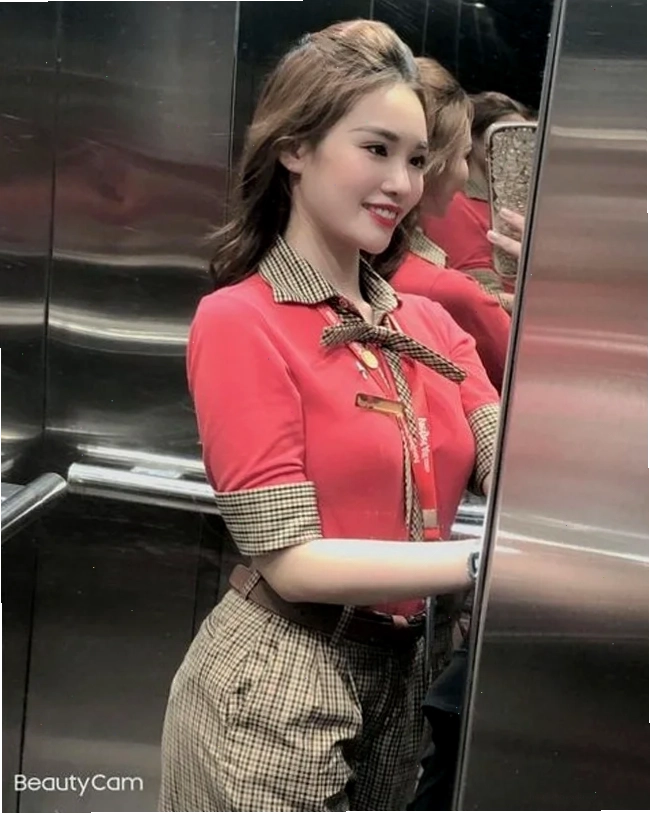 gái đẹp hàng to Gái đẹp hàng to tỏa hương