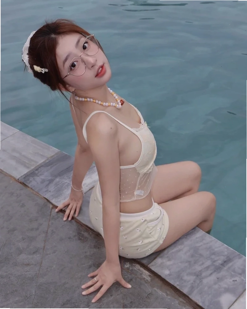 gái đep mặc bikini ngọt ngào